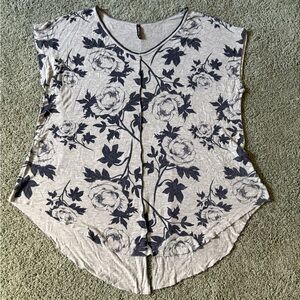 Edista Short Sleeve Floral Blouse Gray Blue Womens Size M Stretch Made In USA